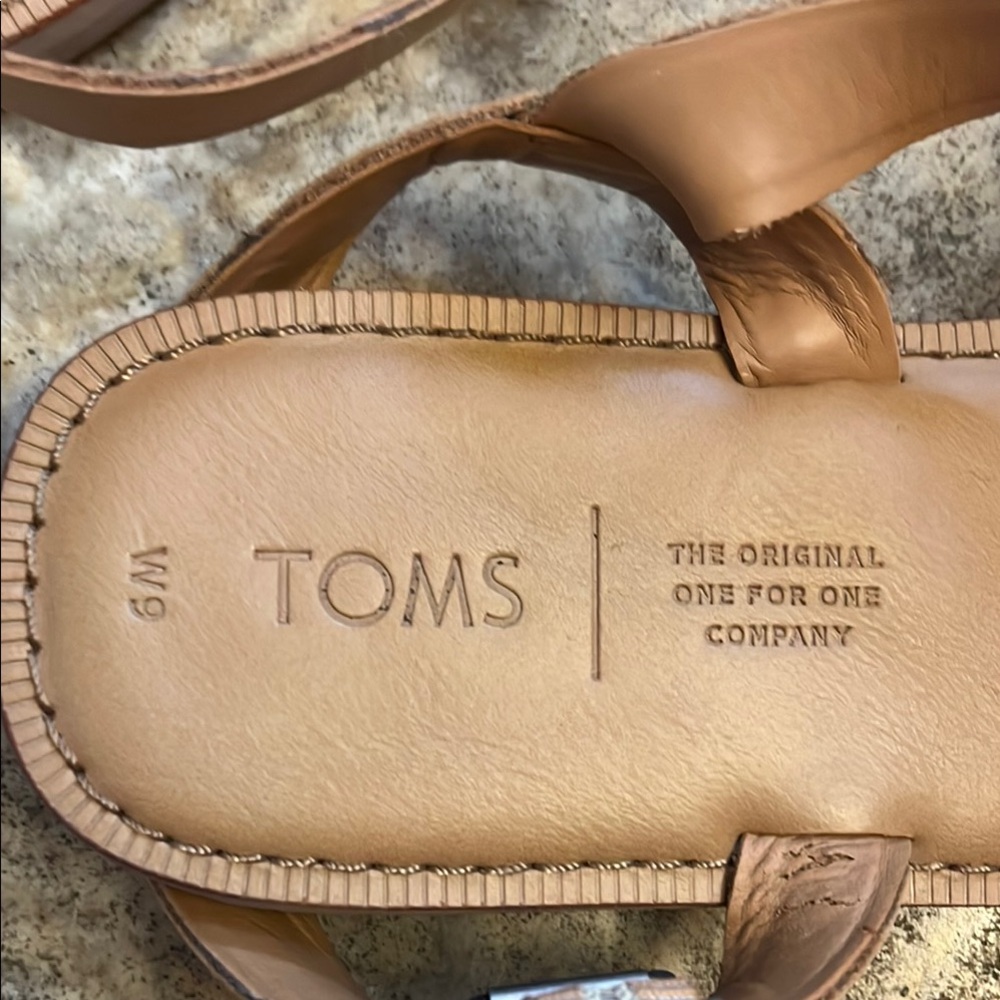 Toms Tan Sandals with Strappy Design for Casual Wear - Picture 2 of 3